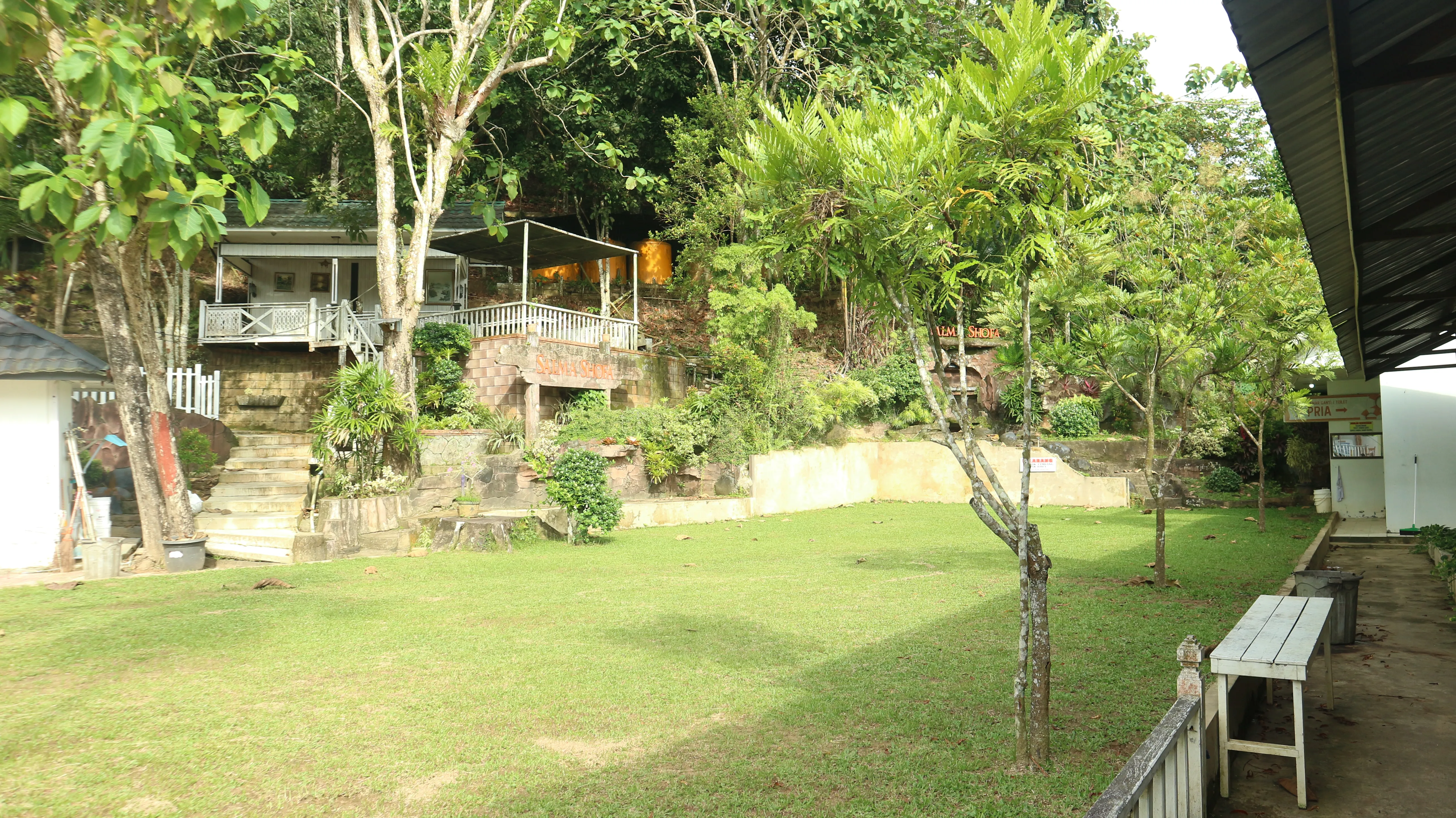 Taman Belakang